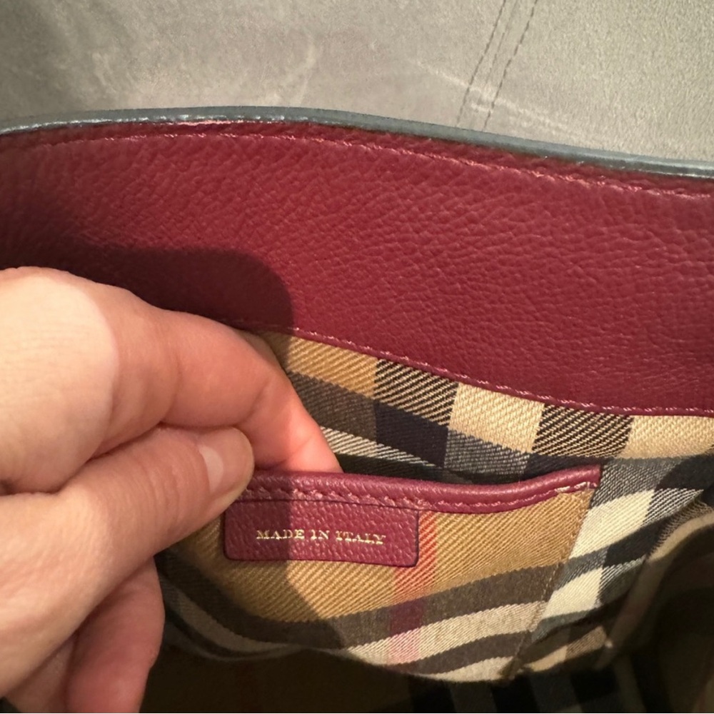 Burberry shoulder bag. - Picture 6 of 8